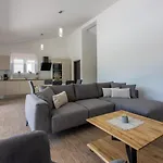 Villa Deluxe *