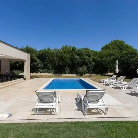 Villa Deluxe *